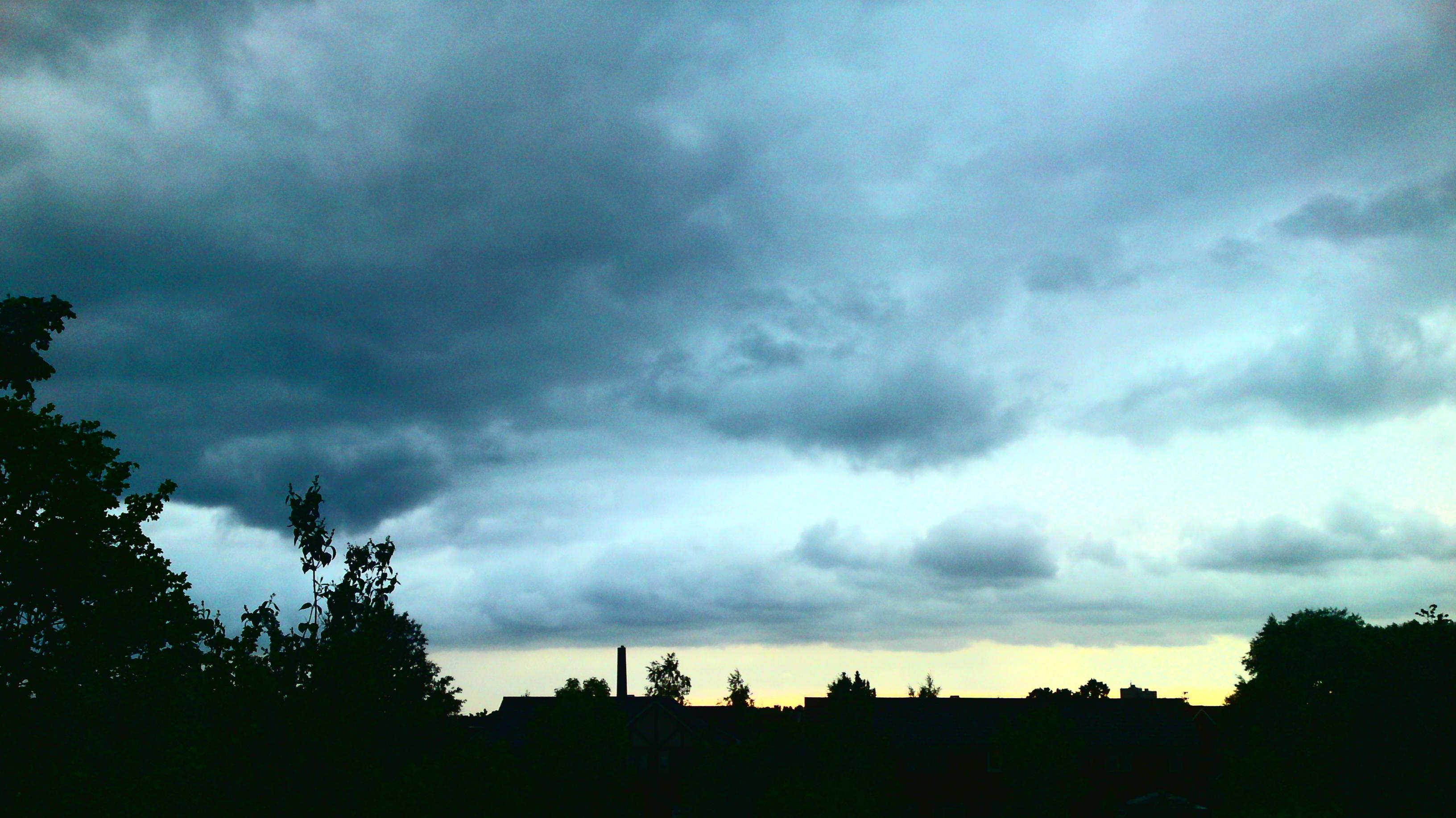 Click to see full size (438 kB) A more in-focus skyline